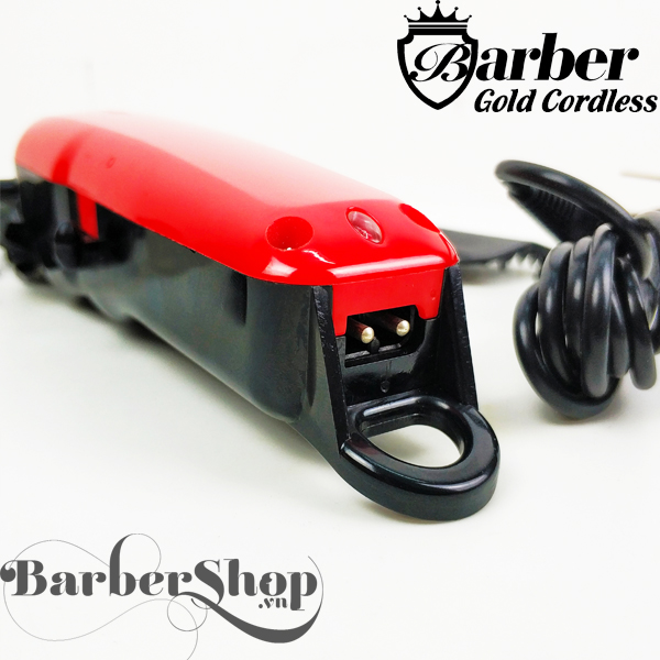 Tông đơ cắt tóc Barber Gold Cordless là mẫu tông đơ không dây thương hiệu Barber, được kết hợp cùng bộ lưỡi kép giúp tông đơ hoạt động mạnh mẽ và tăng cường khả năng cắt. Barber Gold Cordless là sự lựa chọn hàng đầu cho các barbershop - salon tóc